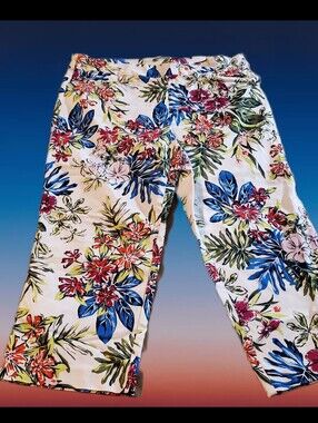 White Tropical Floral Capri By Time And Tru